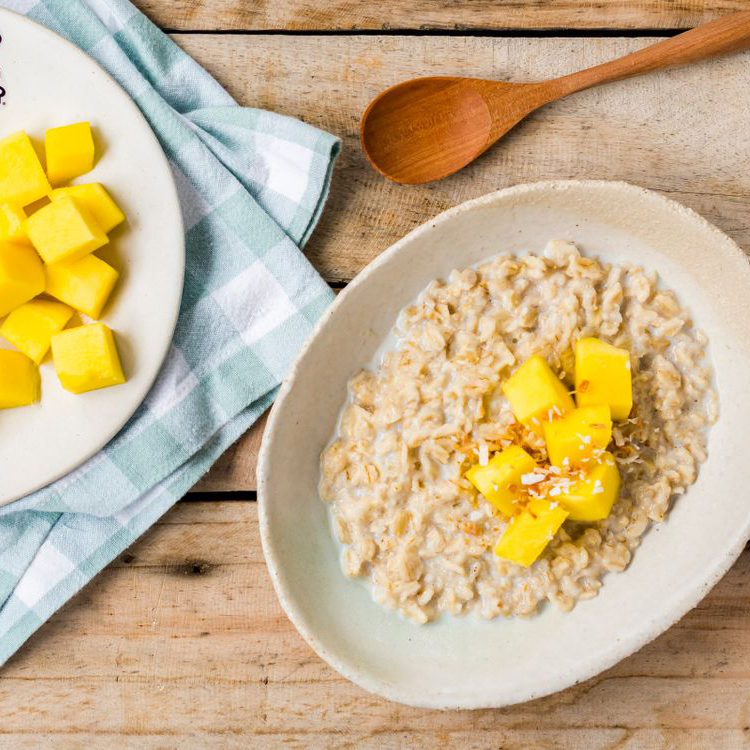 gluten free porridge oats topped with mango slices and coconut