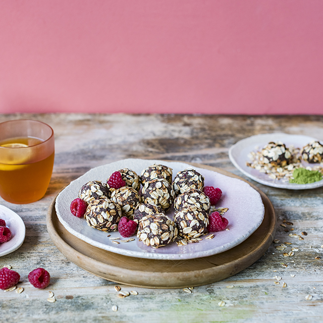 Raspberry and Oat Snack Balls