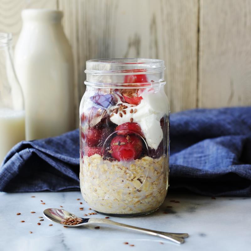 Quick and easy recipes can still be healthy and filling, enjoy our range of oat based snacks and breakfast ideas to keep you fuller for longer.
